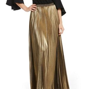 ⭐ISO⭐ Eliza J Gold Pleased Maxi Size 2